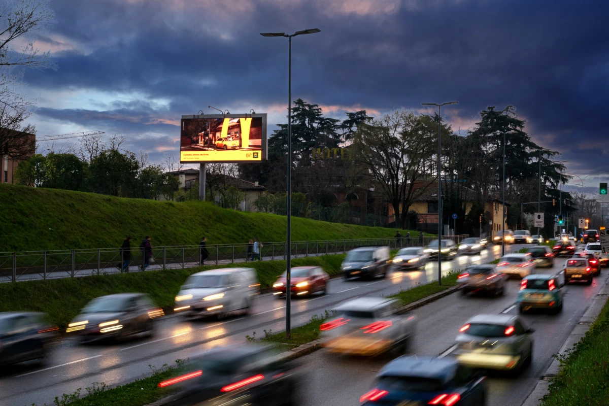 Impianti pubblicitari esterni Adriatica Pubblicità | Ledwall Bologna per McDonald's